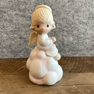 Precious Moments “My Guardian Angel”. Plays the song “Lullaby and good night”.